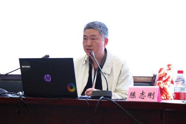 党委副书记陈志刚作了题为《从党史中汲取精神力量》的发言