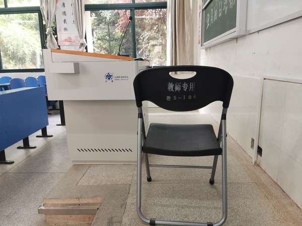 教师专用休息椅已按学院领取