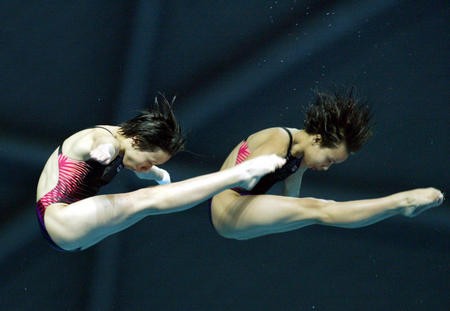 刘贺瑞获得十运会十米双人跳水金牌的精彩动作.jpg