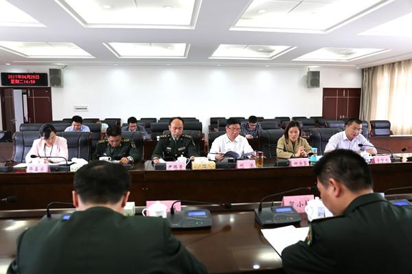 提升人民群众获得感警备区司令员贺小坤深入石鼓区调研扶贫攻坚环境