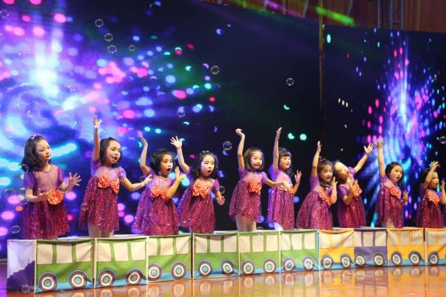 雁峰区举办喜迎十九大民办学校文艺汇演