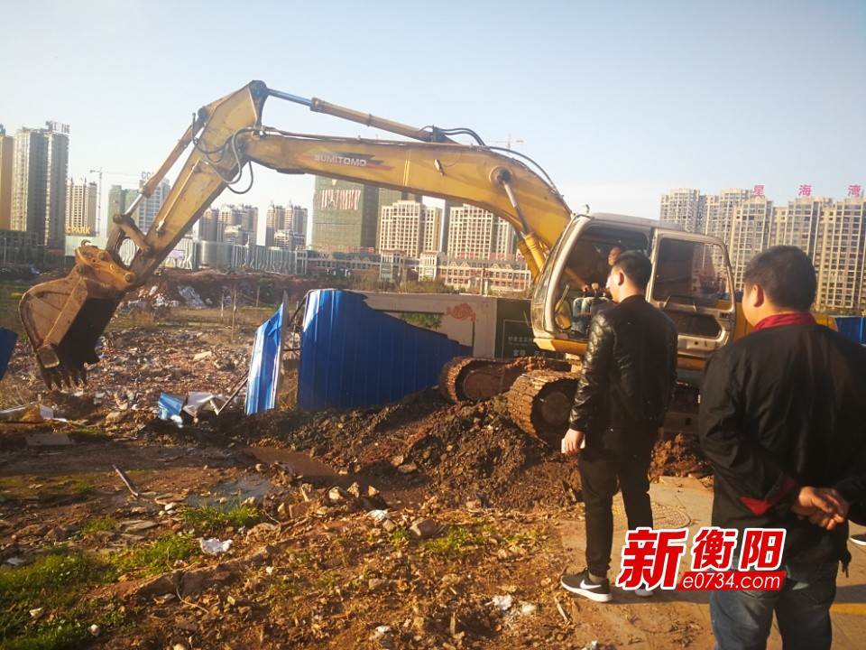 高新区垃圾山报道后续:垃圾两天内完成清理