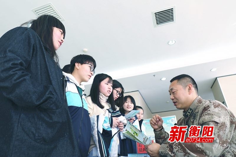 石鼓区为即将高考的学子算清当兵入伍四笔账